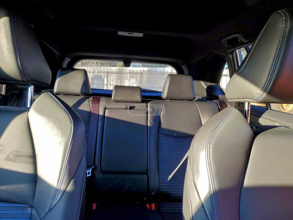 Toyota XSE 4dr All-Wheel Drive CVT — миниатюра 9