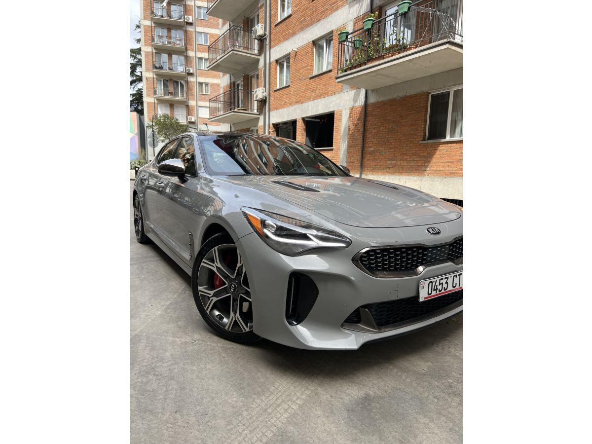 Kia Stinger - фото 1