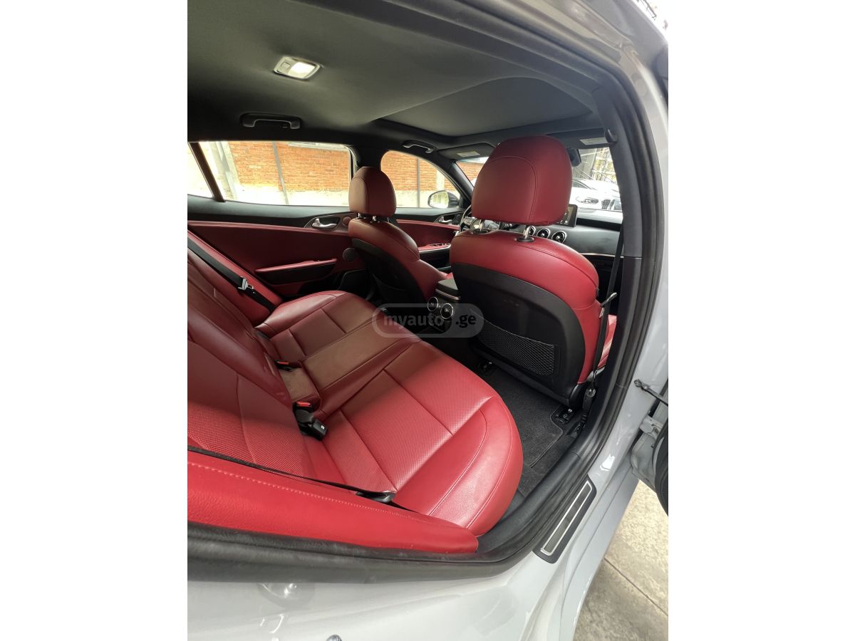 Kia Stinger - фото 9