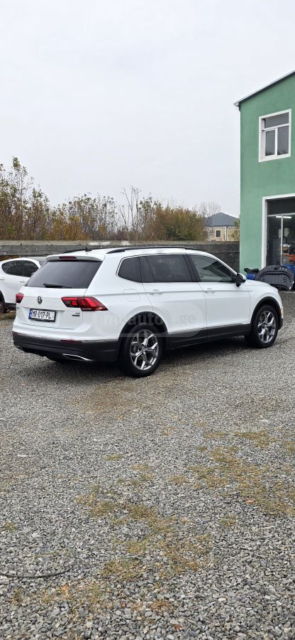 Volkswagen Tiguan - фото 8