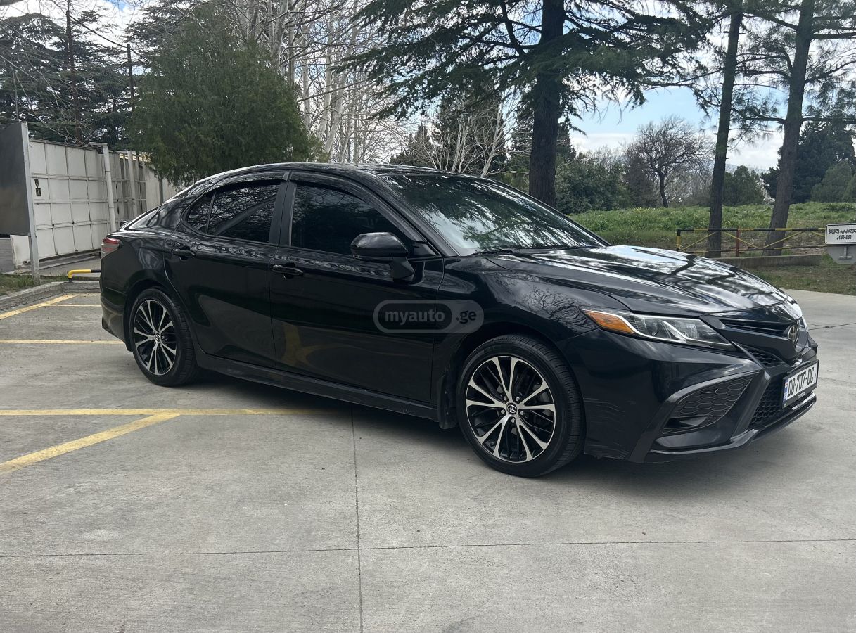 Toyota Camry - фото 2
