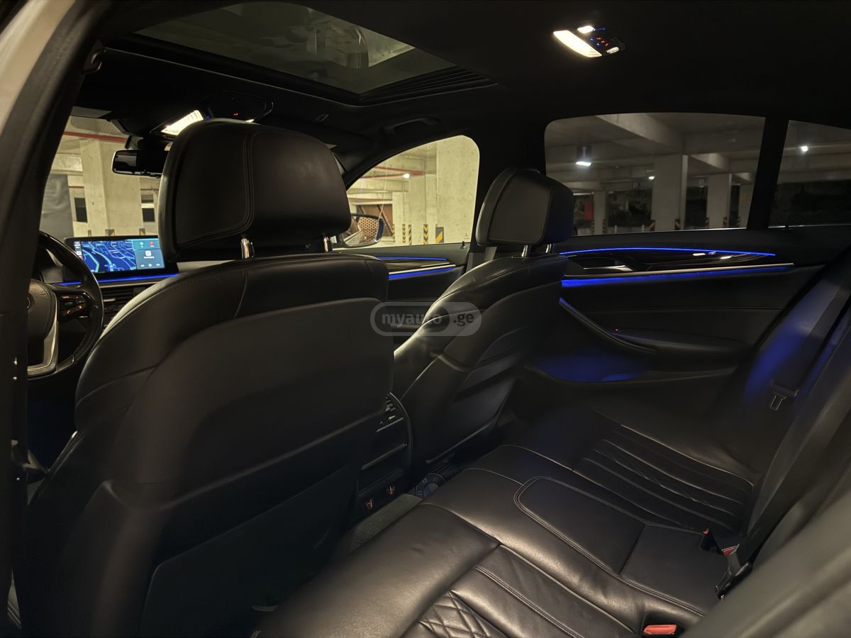 BMW M5 — миниатюра 10