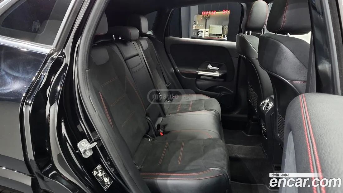 Mercedes-Benz GLA 45 AMG 2024 — миниатюра 12