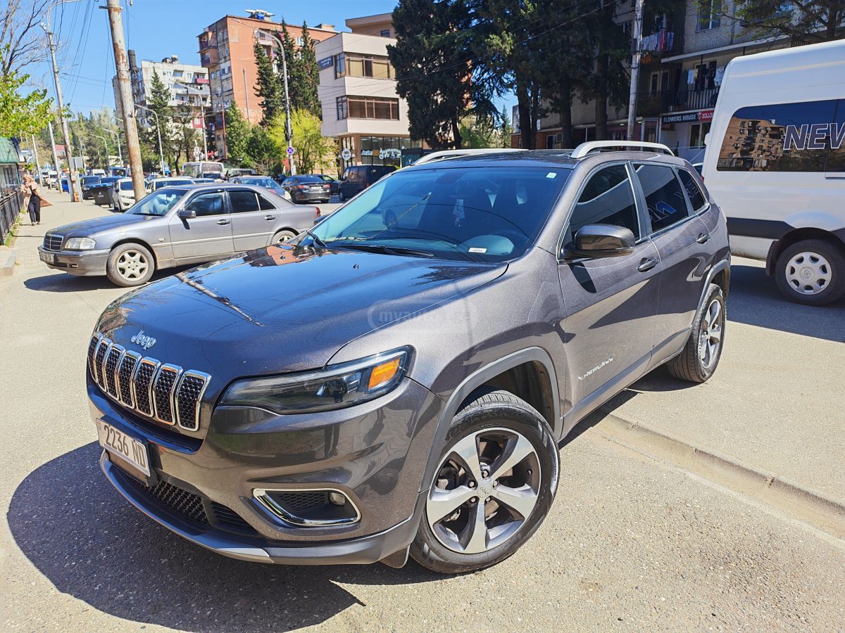 Jeep Cherokee - фото 1