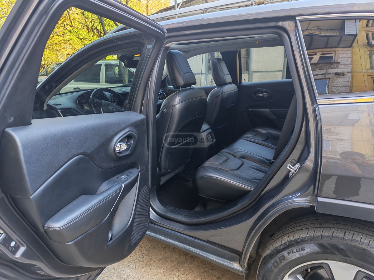 Jeep Cherokee - фото 12
