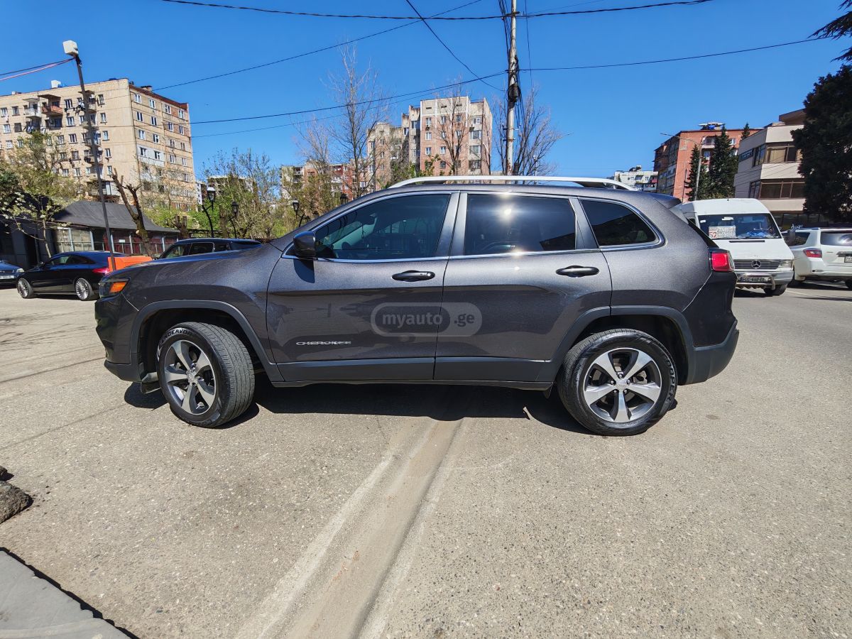 Jeep Cherokee - фото 2