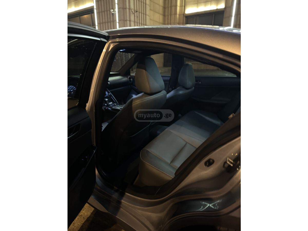 Lexus Base 4dr Rear-Wheel Drive Seda — миниатюра 11