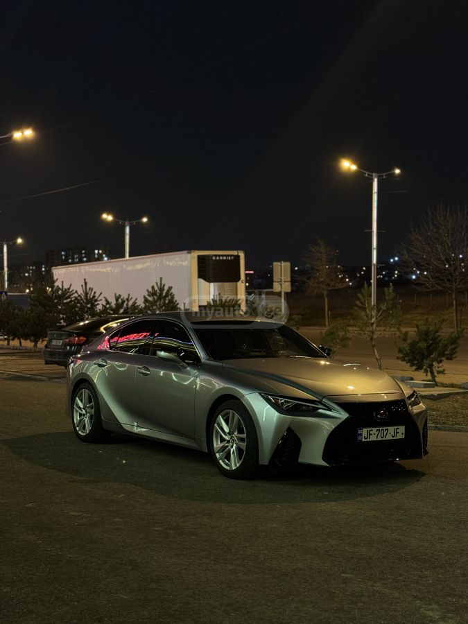 Lexus Base 4dr Rear-Wheel Drive Seda — миниатюра 2