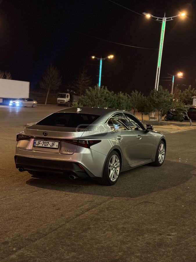 Lexus Base 4dr Rear-Wheel Drive Seda — миниатюра 3