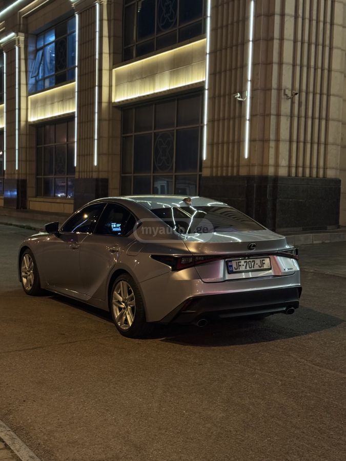 Lexus Base 4dr Rear-Wheel Drive Seda — миниатюра 4