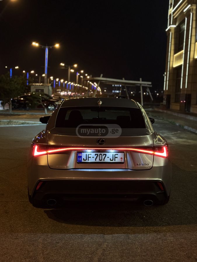 Lexus Base 4dr Rear-Wheel Drive Seda — миниатюра 7