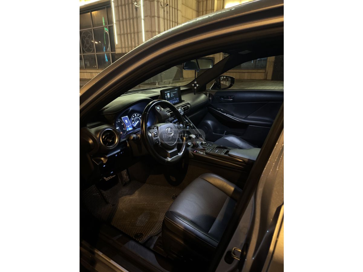 Lexus Base 4dr Rear-Wheel Drive Seda — миниатюра 8