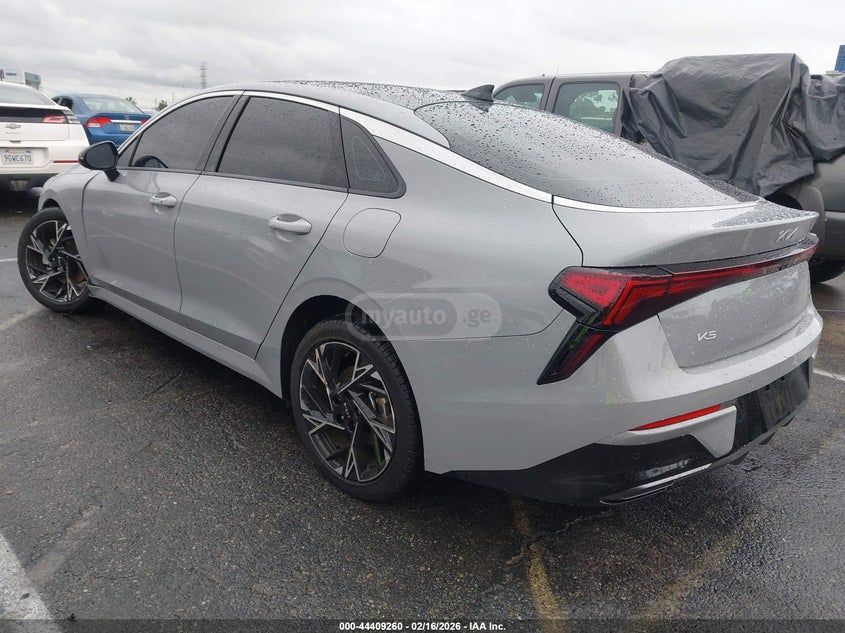 Kia K5 - фото 1