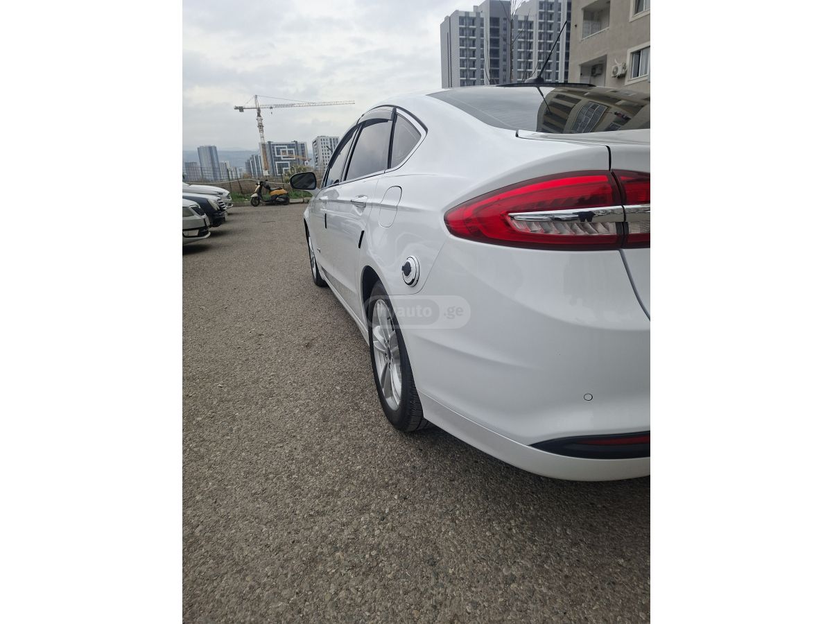 Ford Fusion - фото 7