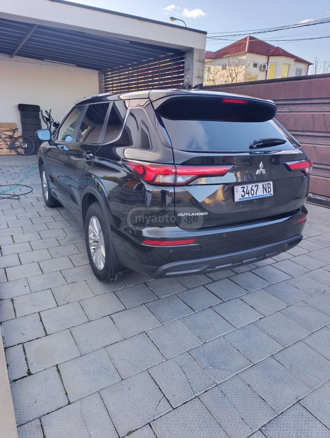 Mitsubishi Outlander - фото 3