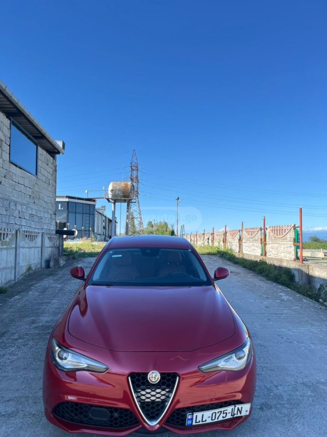 Alfa Romeo Giulia - фото 1