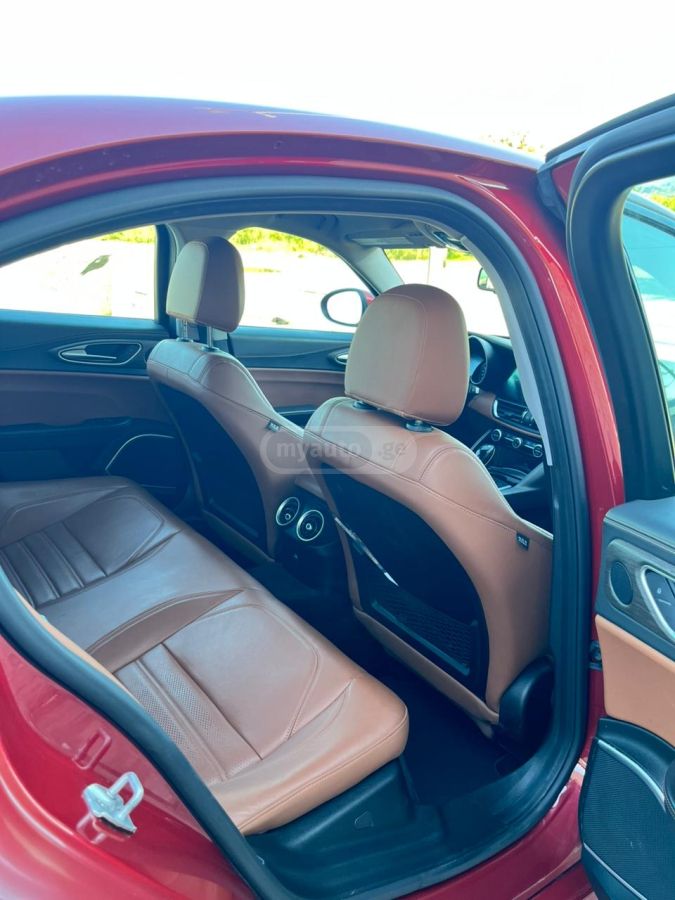 Alfa Romeo Giulia - фото 7