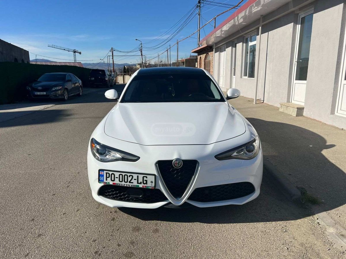 Alfa Romeo Giulia - фото 1