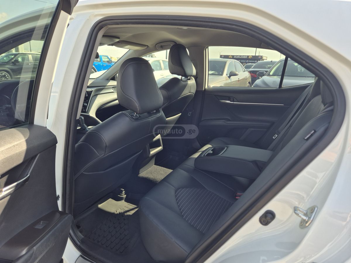 Toyota Camry - фото 10