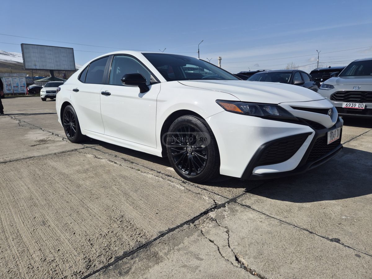 Toyota Camry - фото 3