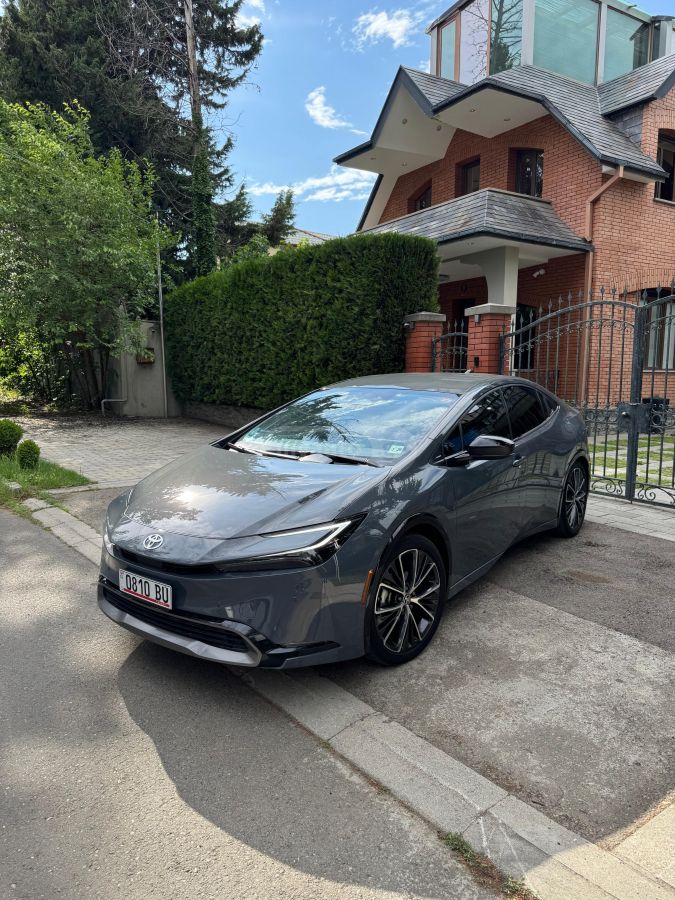 Toyota Prius - фото 1