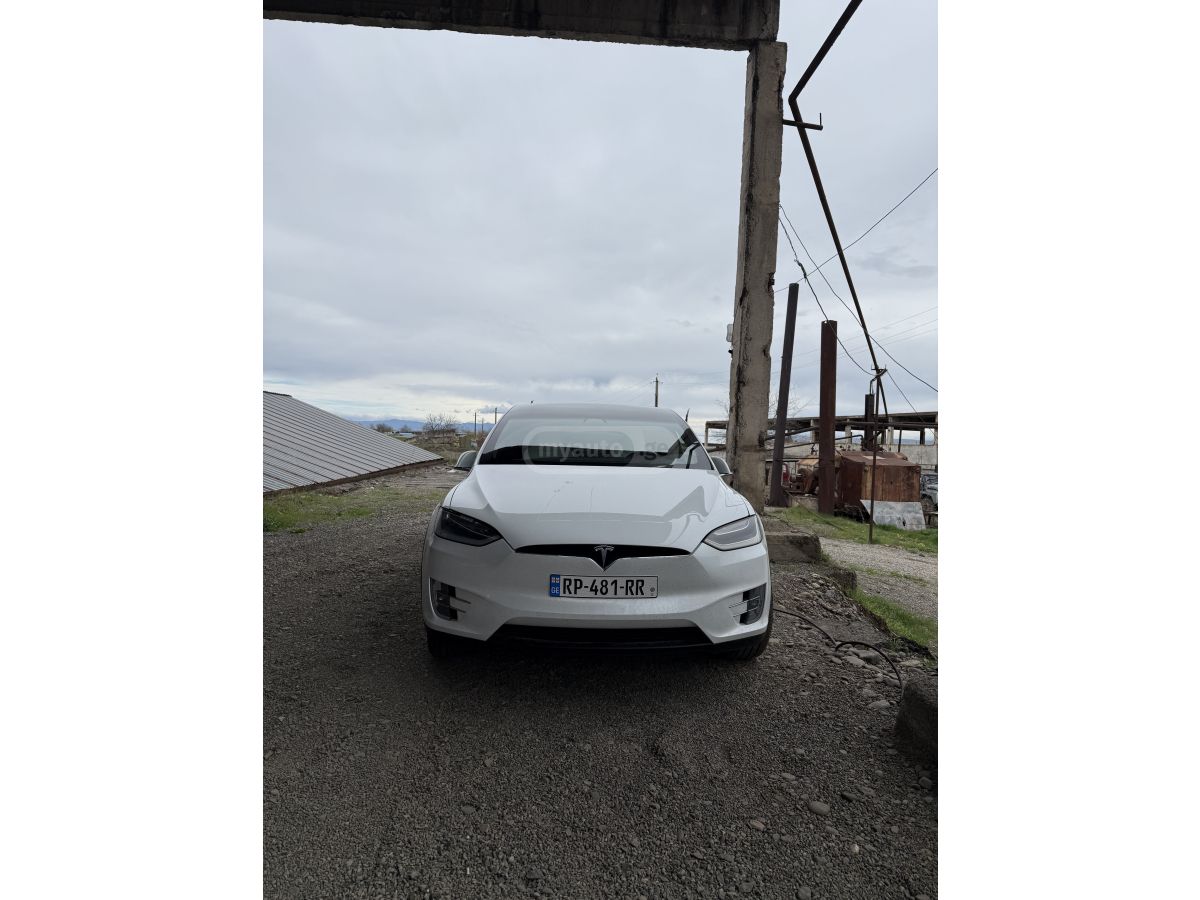 Tesla Model X - фото 1