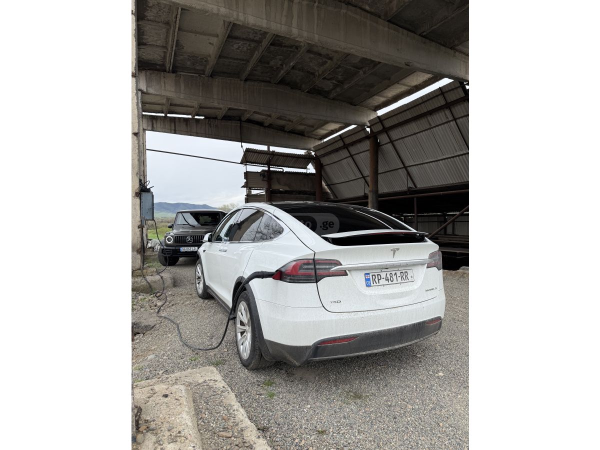 Tesla Model X - фото 5