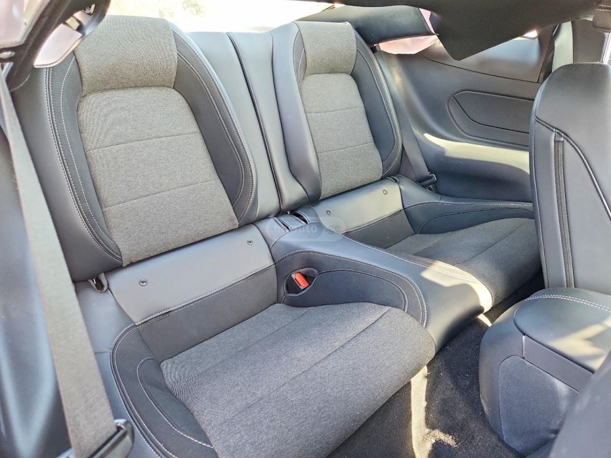 Ford Mustang 2025 — миниатюра 10