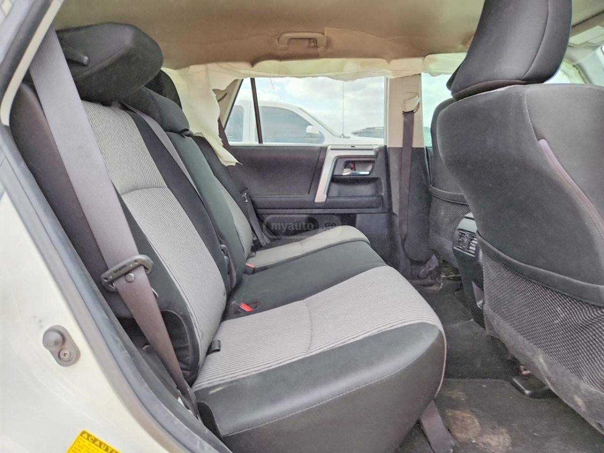 Toyota 4 Runner - фото 11