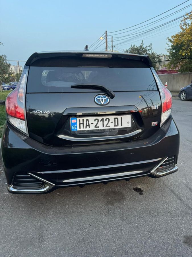 Toyota Aqua - фото 2