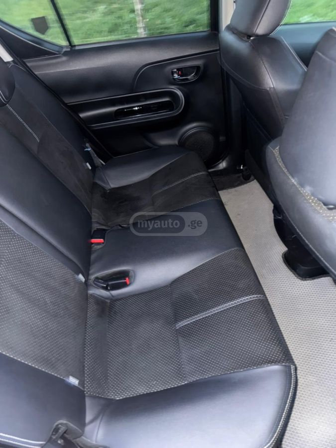 Toyota Aqua - фото 4