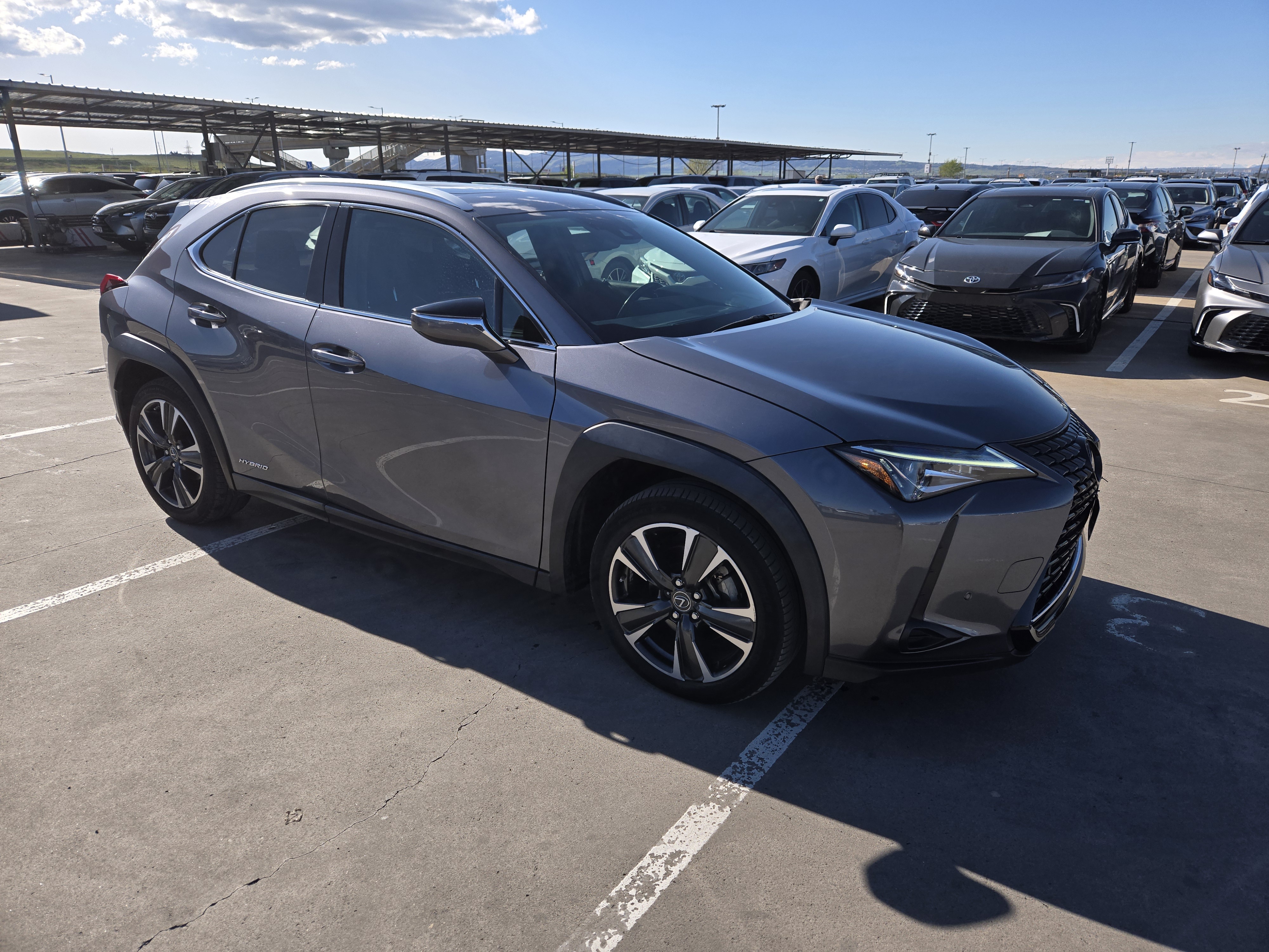 Lexus UX 250 h - фото 1