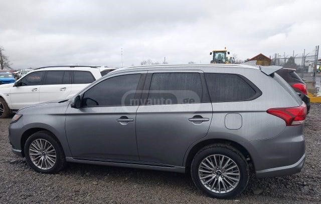 Mitsubishi Outlander - фото 12