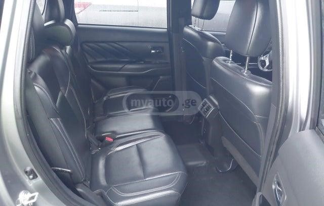 Mitsubishi Outlander - фото 8