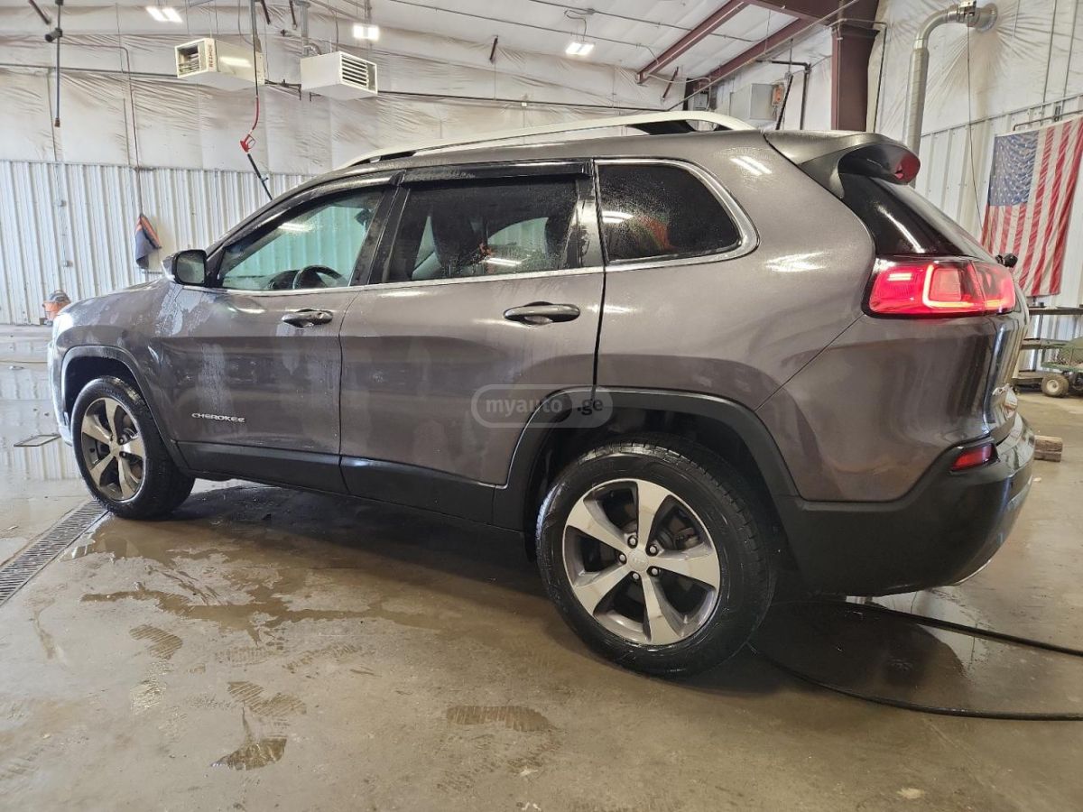 Jeep Cherokee - фото 2