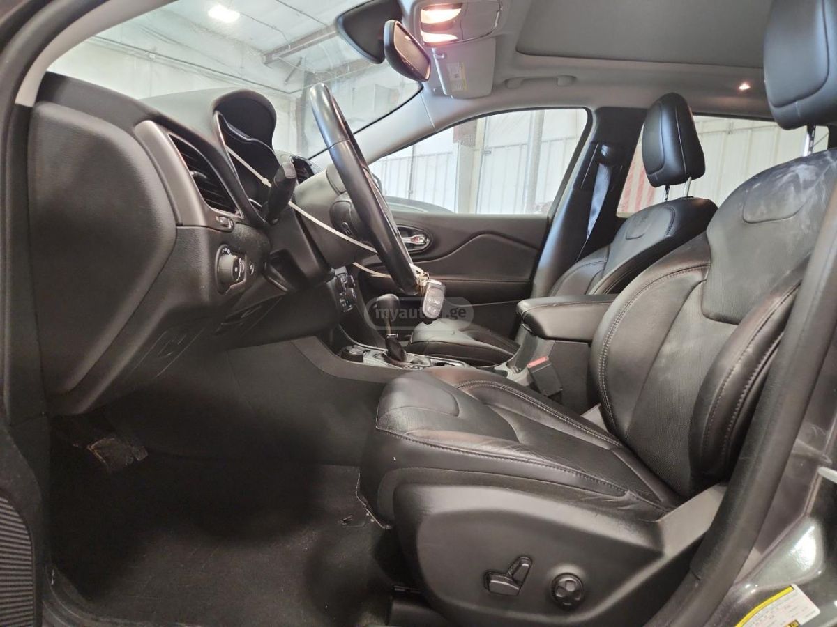 Jeep Cherokee - фото 7