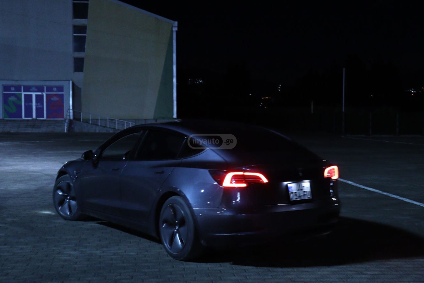 Tesla Model 3 - фото 1