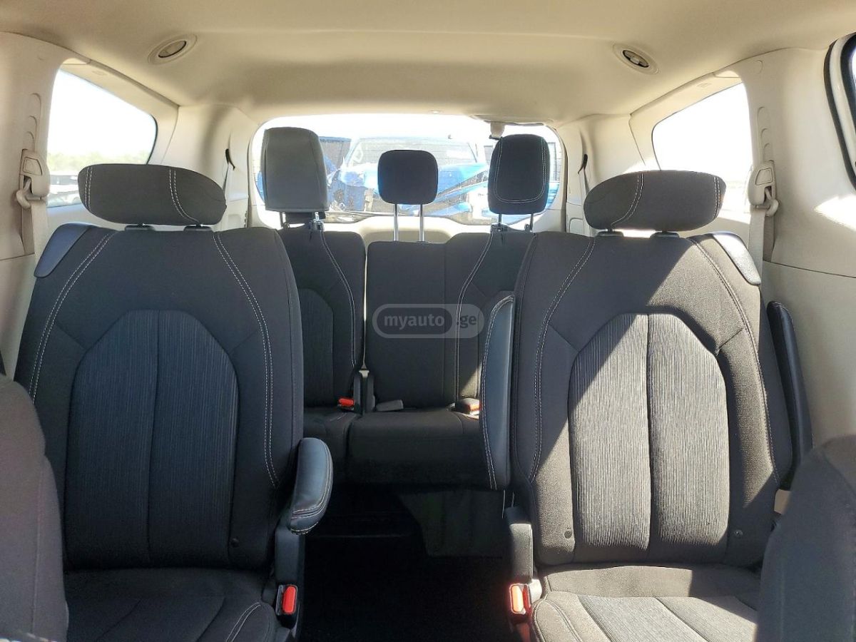 Chrysler Voyager 2024 — миниатюра 10