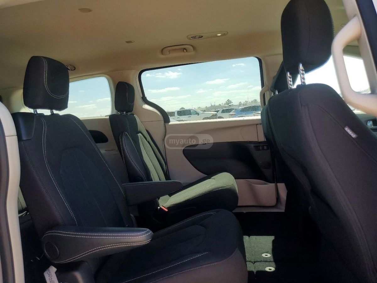 Chrysler Voyager 2024 — миниатюра 11