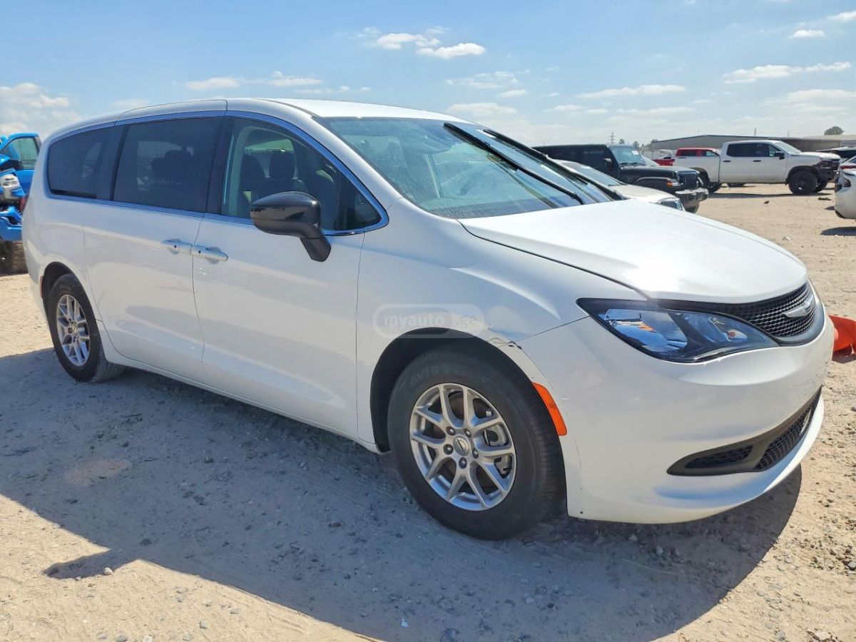 Chrysler Voyager 2024 — миниатюра 4