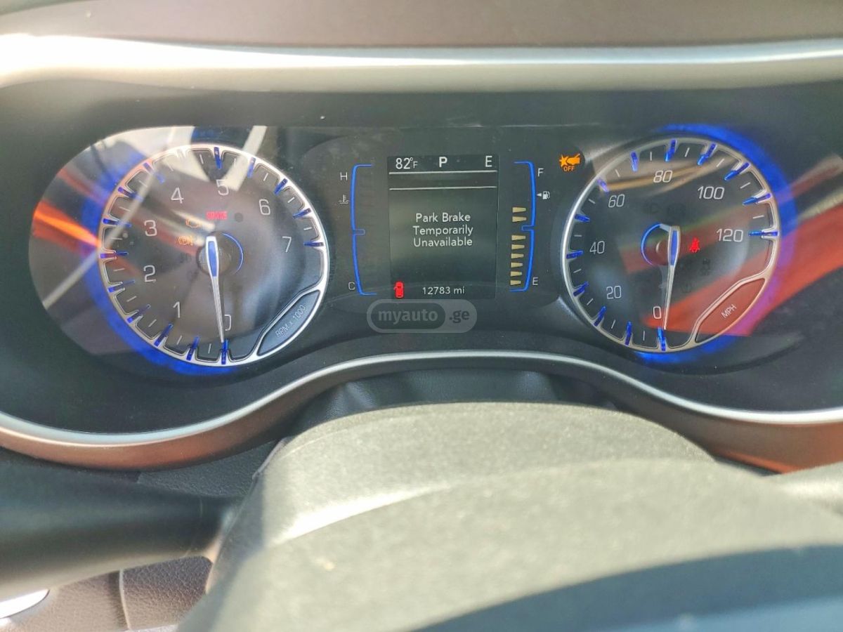 Chrysler Voyager 2024 — миниатюра 9