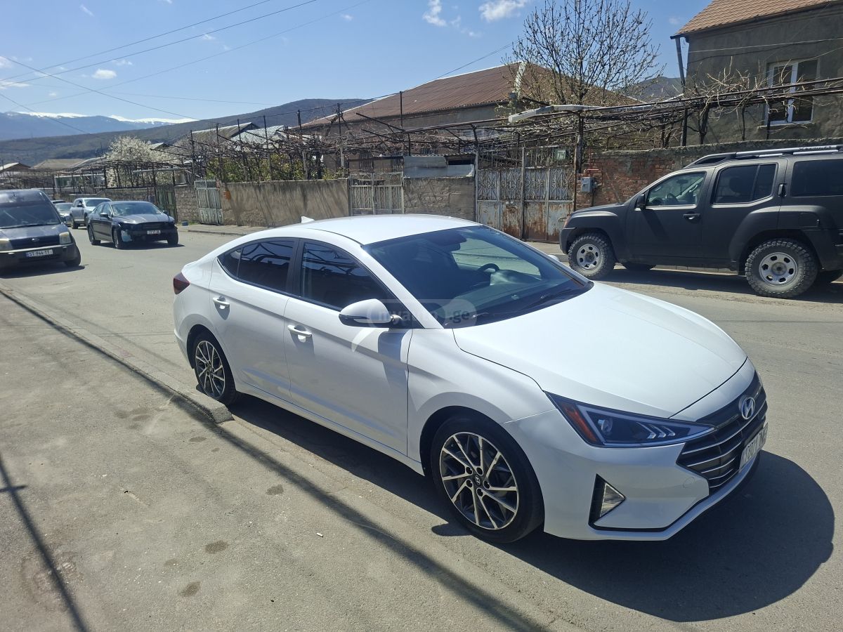 Hyundai Elantra - фото 2