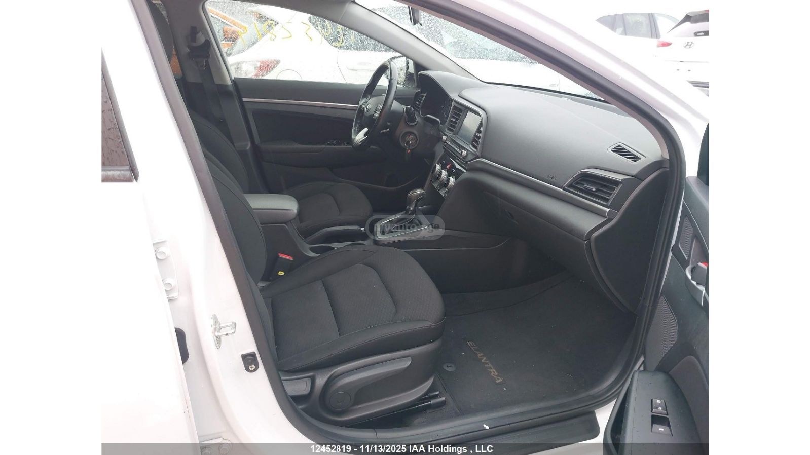 Hyundai Elantra - фото 3