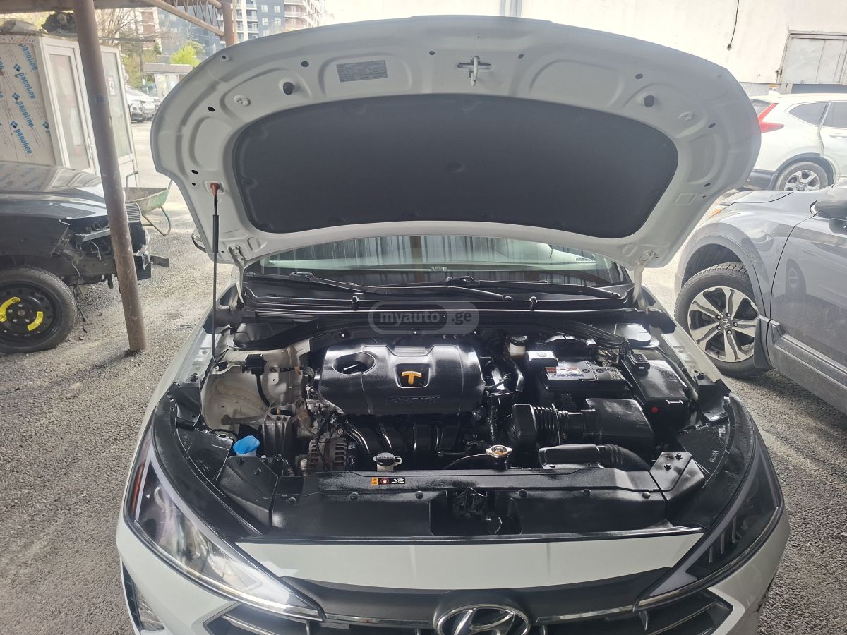 Hyundai Elantra - фото 4