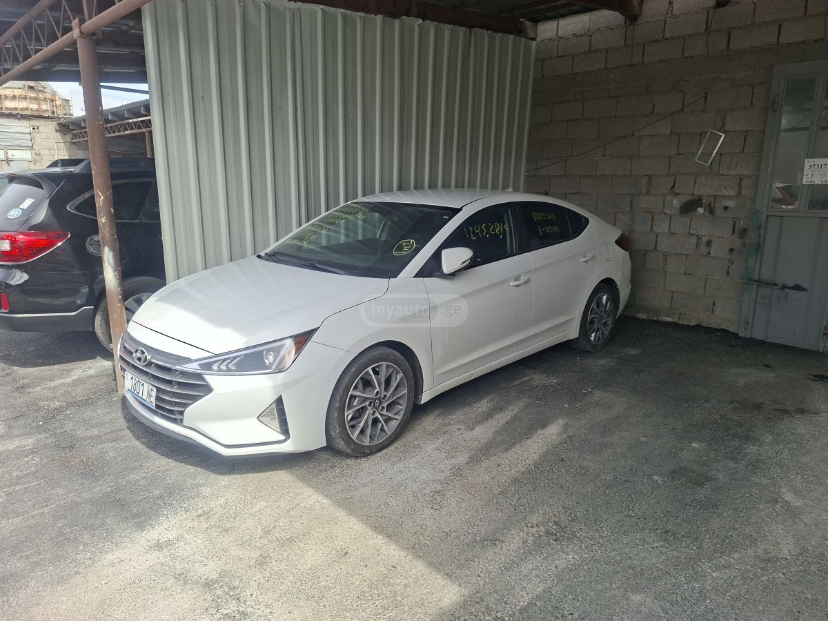 Hyundai Elantra - фото 5
