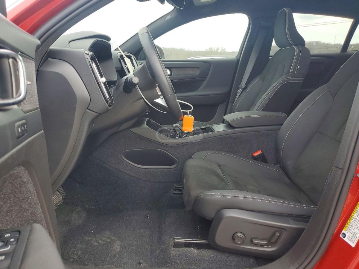 Volvo C40 2025 — миниатюра 6