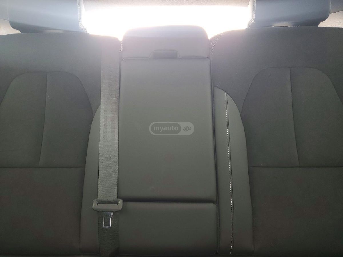 Volvo C40 2025 — миниатюра 8