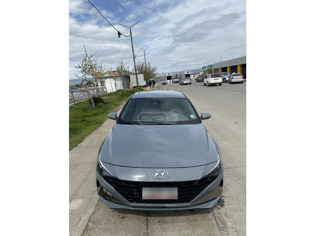 Hyundai Elantra - фото 1