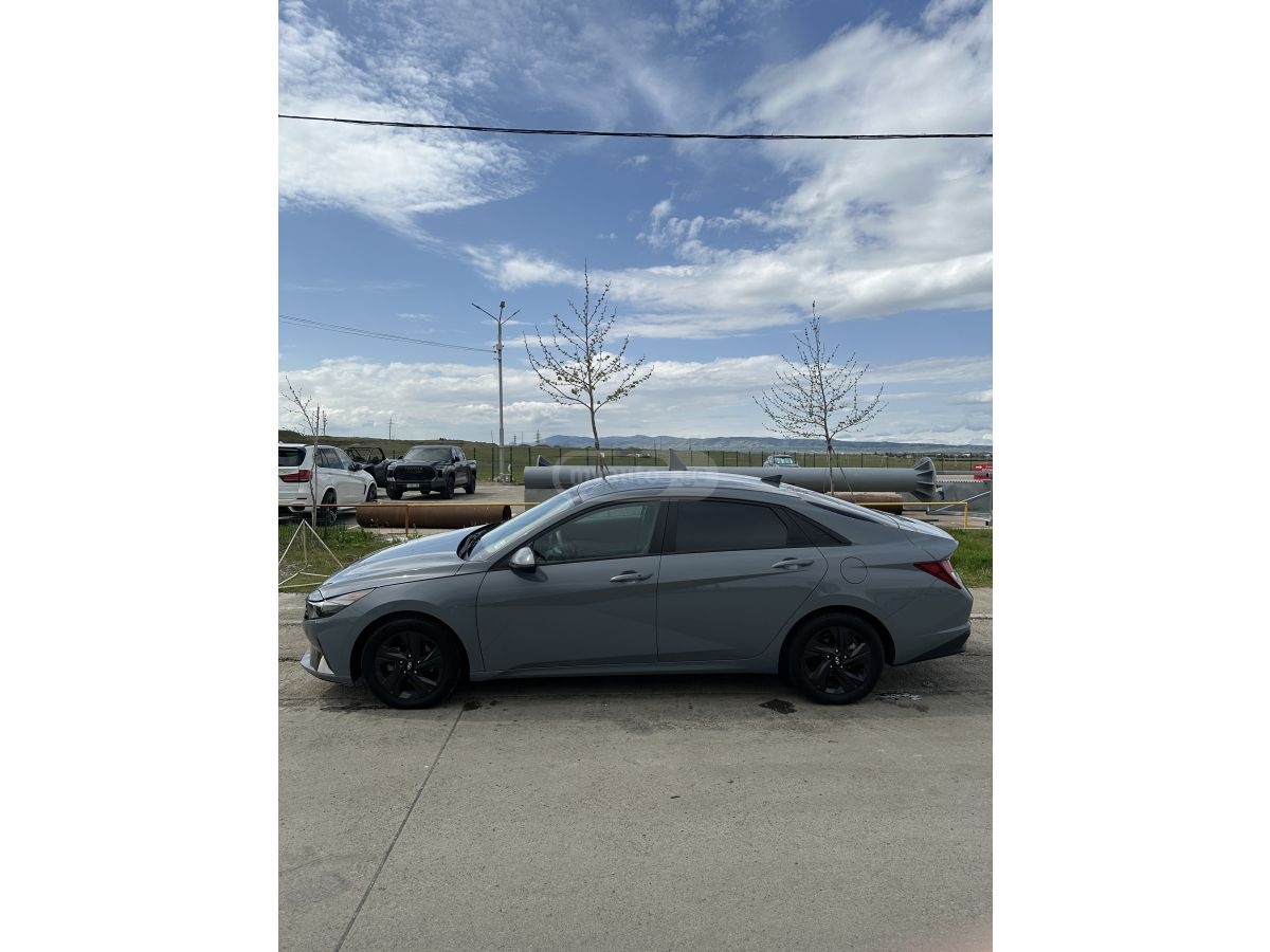 Hyundai Elantra - фото 3
