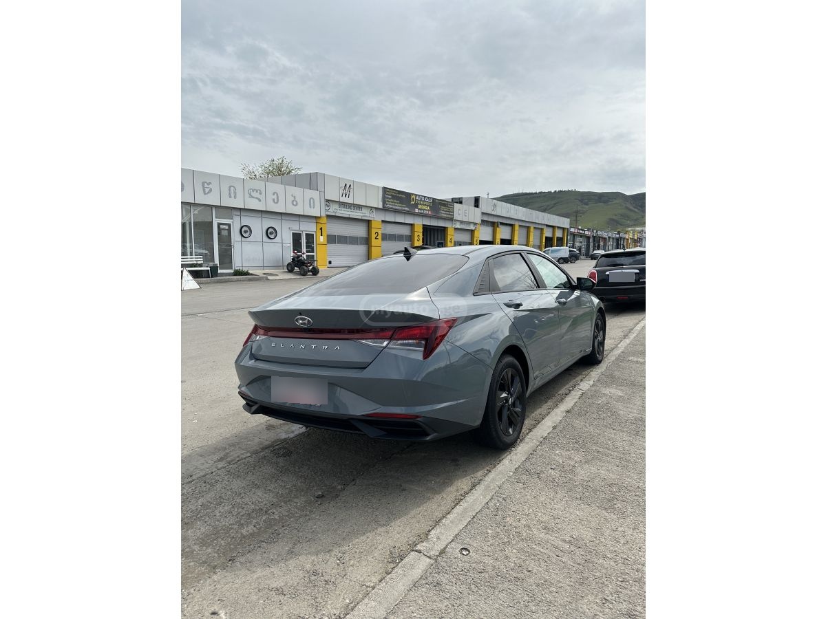 Hyundai Elantra - фото 4